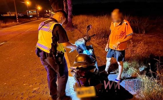暗夜機車鑰匙未拔 巡邏警發現暖心提醒