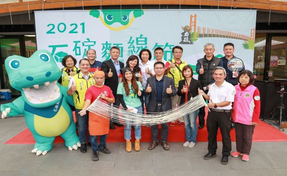 新北商圈活動開跑 石碇鱷魚節變裝踩街打頭陣
