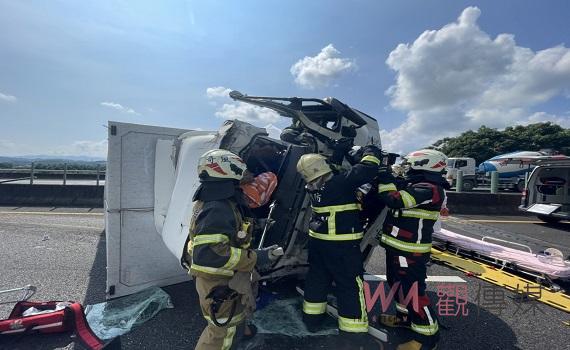 國3古坑南下路段連環追撞 2名搶救脫困1傷1命危