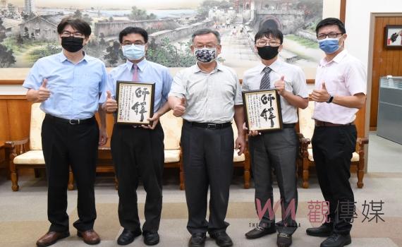 賴峰偉肯定表揚師鐸獎得主黃銘廣、辛柏緯