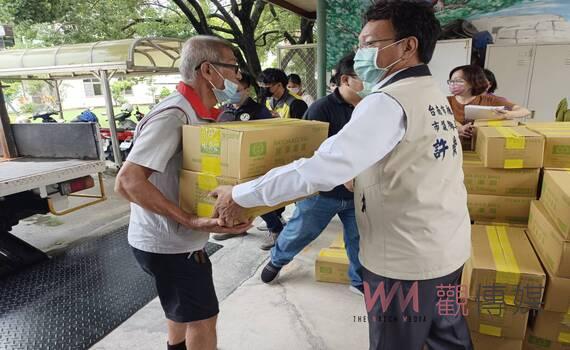 願眾生有飯吃 幼瑩學會送愛心到社區
