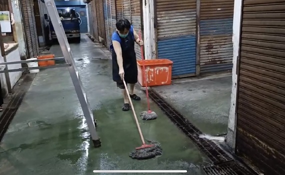 竹市東門市場攤商陳情污水變瀑布 林耕仁譏如九天玄女降落降落