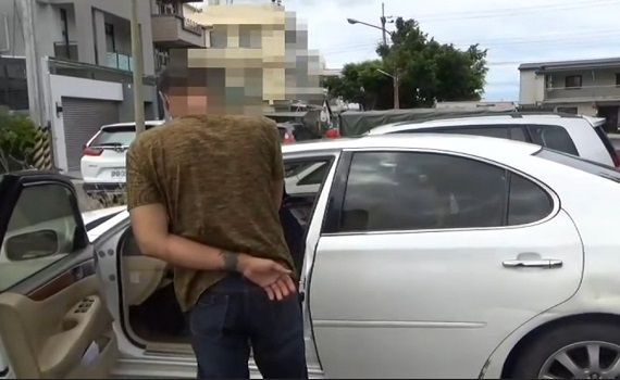 吸毒男子硬扯走神明身上金牌 水上警調監視手到擒來歸案