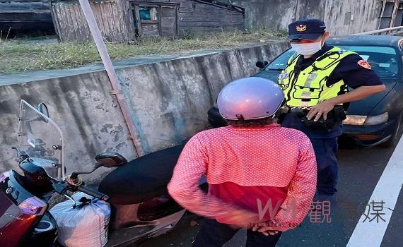 八旬嬤到市場賣貨卻迷路 北港暖心警出面協助
