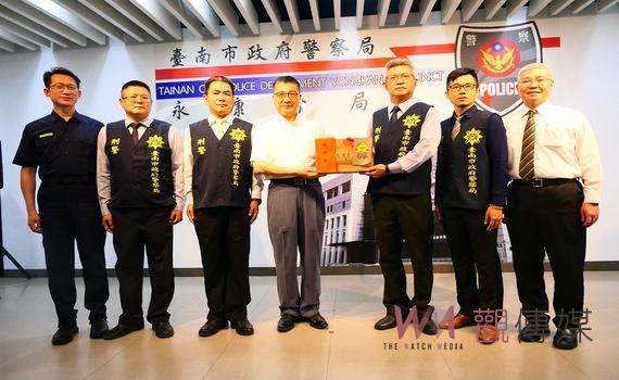 南警掃蕩土霸王、查緝黑槍毒品成果豐 徐國勇親頒慰問金