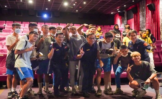 「少年吔,安啦!」 新北警邀顏正國陪青少年安全過青春