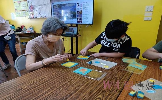 關懷失智長者 「老幼共學」畫出美好時光