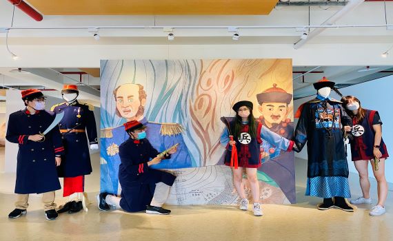淡水古蹟博物館特展 免費穿清裝看戰爭雙語展