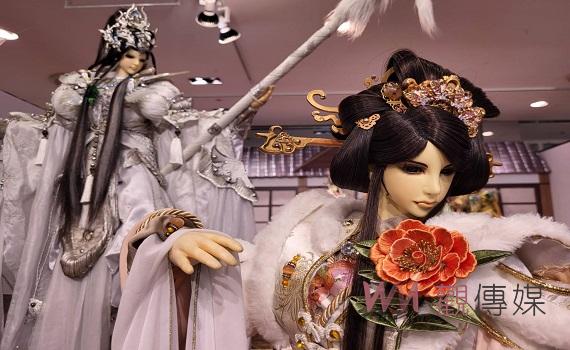 《是誰切洋蔥夏季展》登場　白紗小姐露鞋腿吸睛