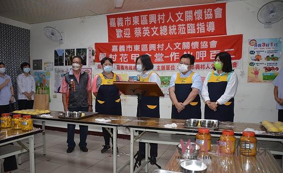 蔡總統南下輔選　走訪村里、參拜廟宇祈求平安