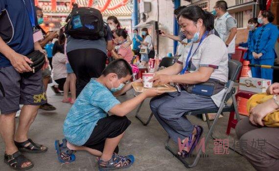 奉粥奉茶洗足報親恩 桃園中壢慈惠堂母娘文化節發揚台灣傳統孝道