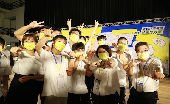 嘉義黃敏惠市長與「青領派」青年共跳第一支舞　勉發揮社會影響力 