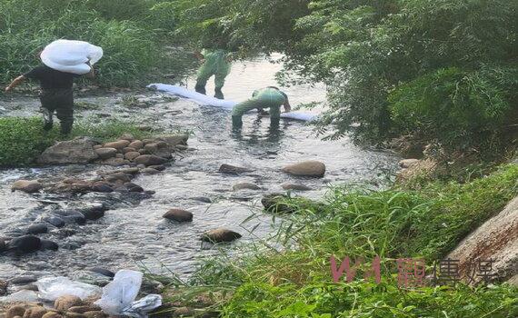 廠商作業不慎造成桃園觀音溪油污 環保局緊急應變阻絕污染蔓延