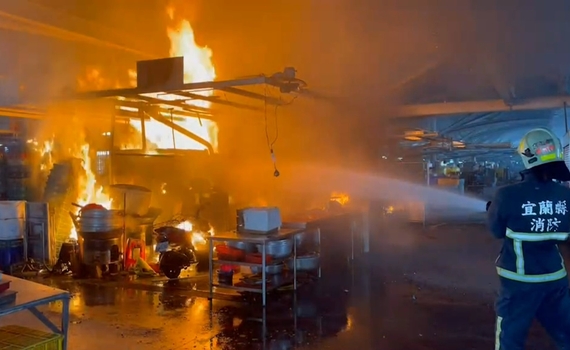 宜蘭果菜市場火警 燒毀四攤位 