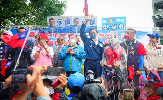 參加桃園平鎮國旗屋國慶升旗 張善政:明年全桃園掛滿國旗