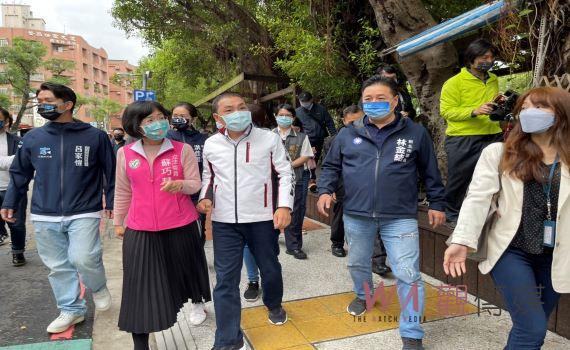 侯友宜視察三鶯文創四藝徑 漫步陶瓷藝術城