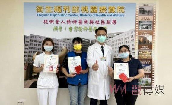 桃療員工「勇腳馬健康萬步走」競賽揭曉 院長邱献章頒獎冠亞殿軍