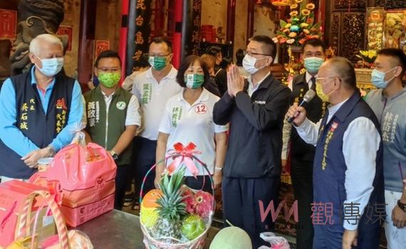 徐國勇虔誠前往奉天宮參拜媽祖 為新港鄉公所新廳舍贈匾揭幕