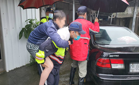 雨彈狂炸宜蘭山區 三星警協助撤離英士部落居民