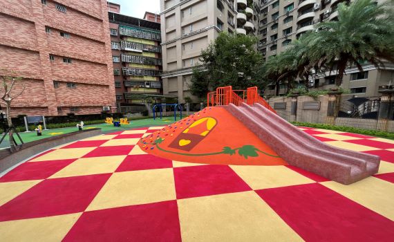 新店永平公園5日啟用 南瓜造型雙滑梯滿足小朋友期待