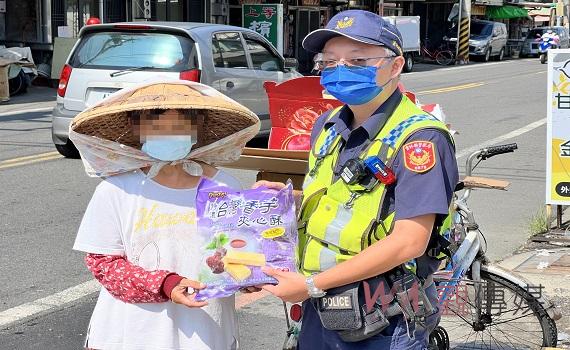 暖心馬光警雪中送炭　協助生活困頓長者 