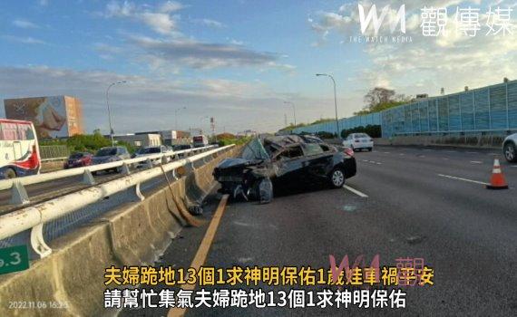 影/夫婦跪地13個1求神明保佑1歲娃車禍平安
