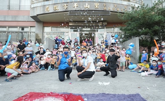 泡泡派對親子活動! 南投縣長候選人許淑華合體市長候選人張嘉哲