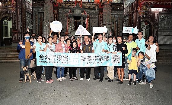 拉台民眾黨參選人聲勢 蔡壁如帶領車隊掃街