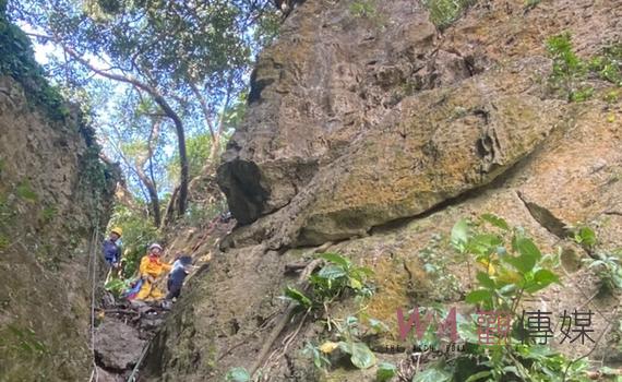 2妙齡女順網路《GPS軌跡圖》闖禍受困?!1救難志工險壁失足滑落遭割傷送醫