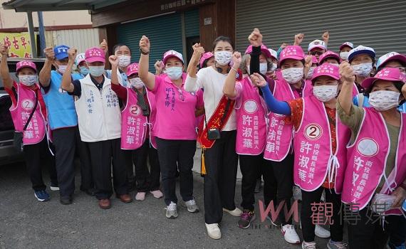 鞭炮、凍蒜聲不絕於耳! 南投縣長候選人許淑華國姓鄉掃街拜票