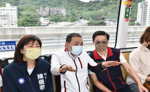 勝選後馬不停蹄拼市政 侯友宜視察安坑輕軌進度