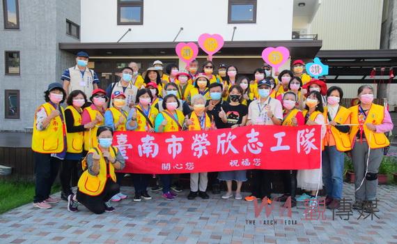 台南榮民之家志工隊拜訪彰化秀老郎 長照服務的經驗彼此分享
