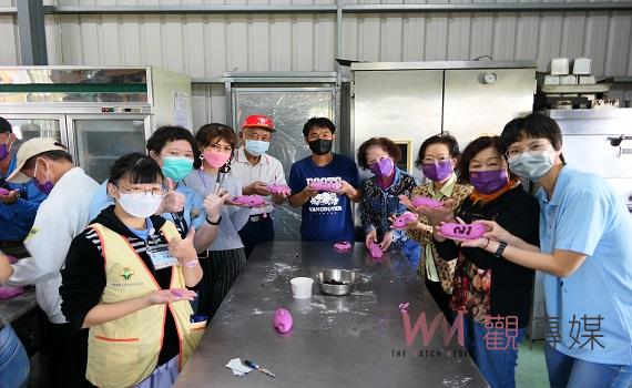 影/大手牽小手憶同出遊去 北媽攜手青銀兩代同樂
