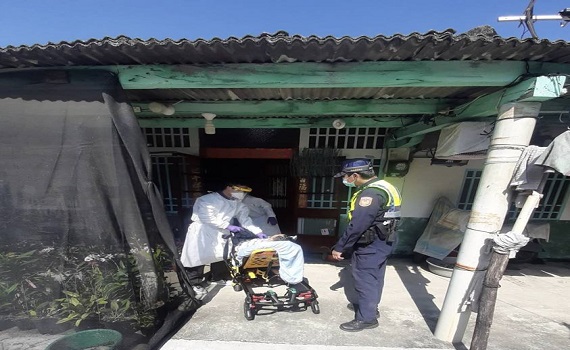 及時機智破門 嘉義縣員警鬼門關前搶人