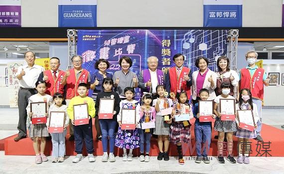 兒童寫生記錄光織影舞 嘉市府藝術牆公開展出