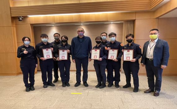 新北守護脆弱家庭 七警獲頒高風險安全網獎
