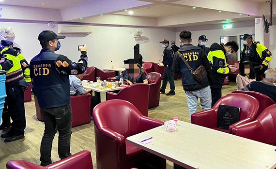 打擊黑幫祭鐵腕 宜警威力掃蕩特種行業場所