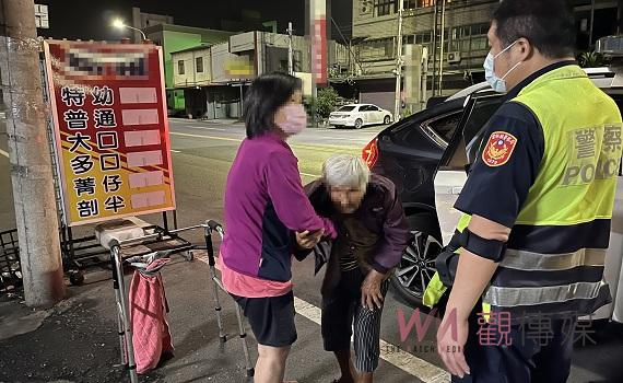 耐心虎警助失智老嫗 深夜平安返家團圓