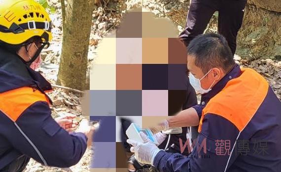 高雄女山友暈眩昏倒 警消、民搜隊獲報上山救援