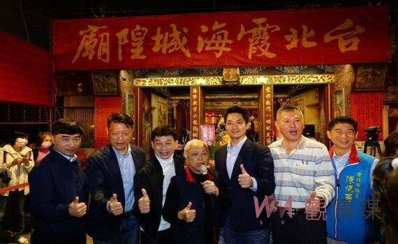 年節近年味濃 蔣萬安逛台北年貨大街做年菜發發財金