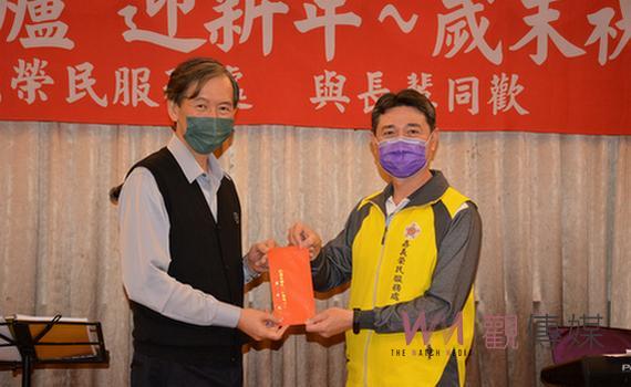 嘉義榮民服務處關懷長輩暖心圍爐 迎新年揮毫春聯溫馨相贈