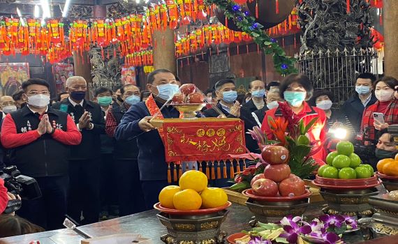 侯友宜大年初一廟宇參拜 祈求市民兔吉利來
