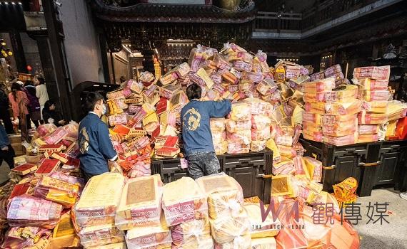 初四迎財神、祈福補財庫 北港武德宮現金紙土石流