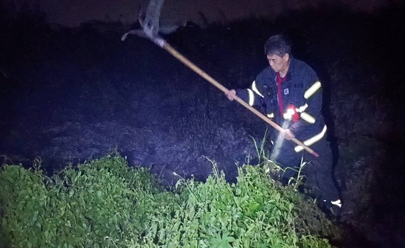 獨家／遭人為？！黑煙竄天際　警消疲於奔命《水桶》接力搶救 