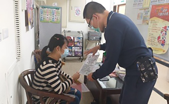 失聯移工自行到案 移民署宜蘭專勤隊協助有情人成眷屬返鄉
