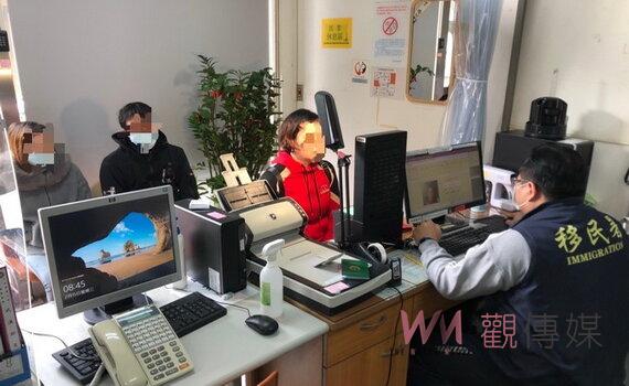 「+1」網路揪團自行到案 移民署苗栗專勤隊助逾期居留19年久病移工返鄉