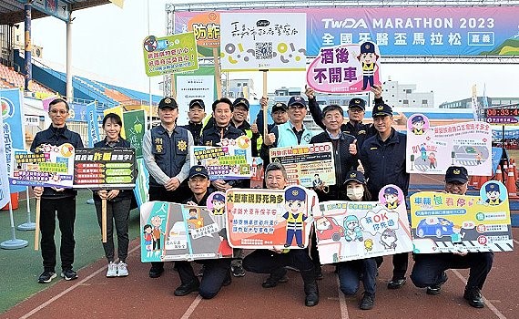 清晨馬拉松賽 警防詐團也來參與插一腳