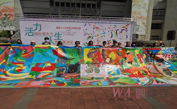 38婦女展女力 百人用色彩共創澎湖意像巨幅海報
