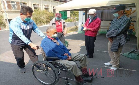 中彰榮家「行動輔具輪椅推送」教育訓練　讓年輕住民了解輔具操作 