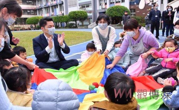 視察南港公托中心 蔣萬安宣布調高公辦民營托育人員薪資降低師生比